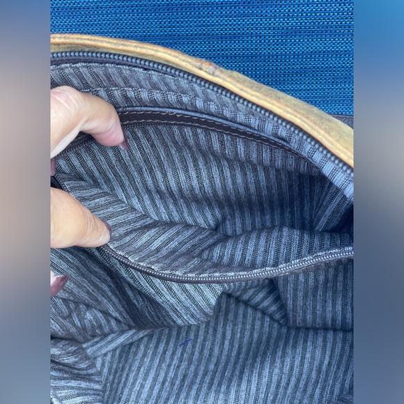 John Cole Kaylee Distressed Cow Hide Leather Brown Shoulder Bag/Purse/Tote - Picture 9 of 14